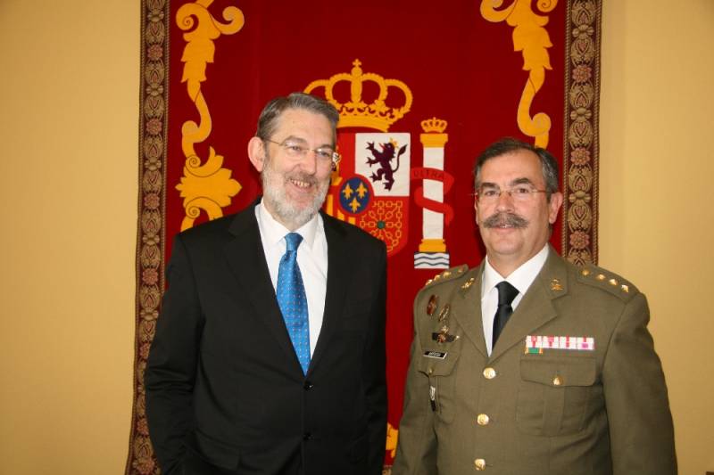 El delegado del Gobierno recibe al nuevo coronel director del Patronato Militar de Santoña