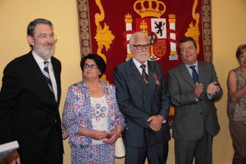 Amado Prendes, en el centro, acompañado de su esposa, el delegado del Gobierno, el presidente del TSJC y la Fiscal superior