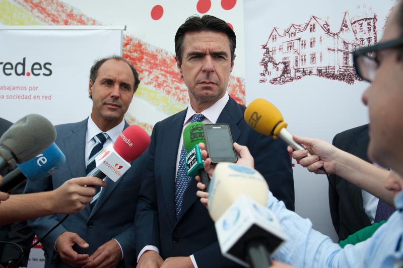 El ministro Soria junto al presidente de Cantabria en la UIMP