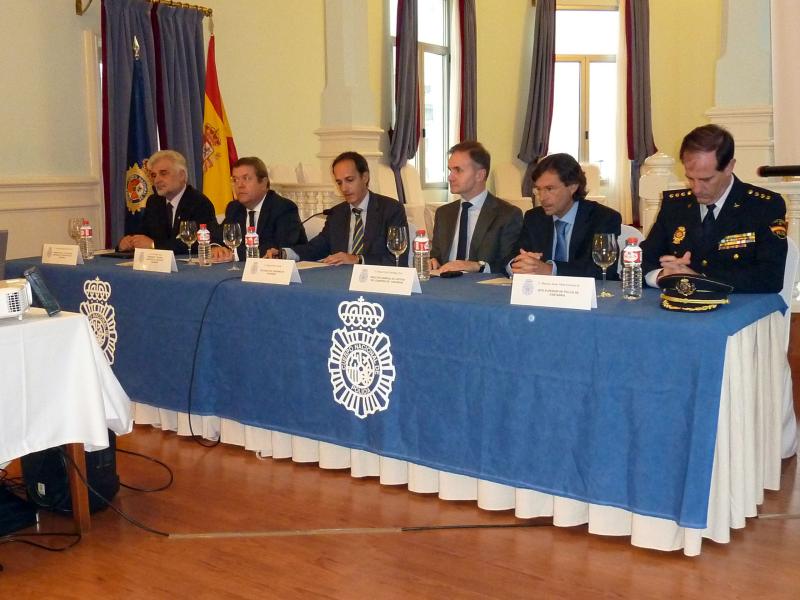 El delegado del Gobierno en Cantabria junto a las autoridades que participaron en inauguración jornadas