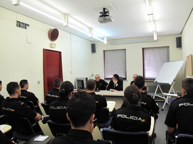 El Subdelegado del Gobierno saluda a la XXVI promoción de policías nacionales que finalizan la fase práctica de su habilitación en León