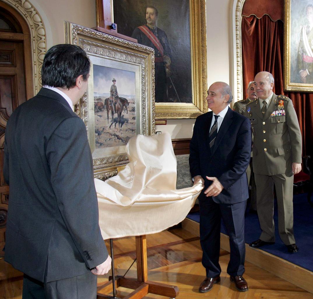 El ministro del Interior, Jorge Fernández Díaz, preside el acto de entrega a la Academia de Caballería del cuadro “El Deber Cumplido”