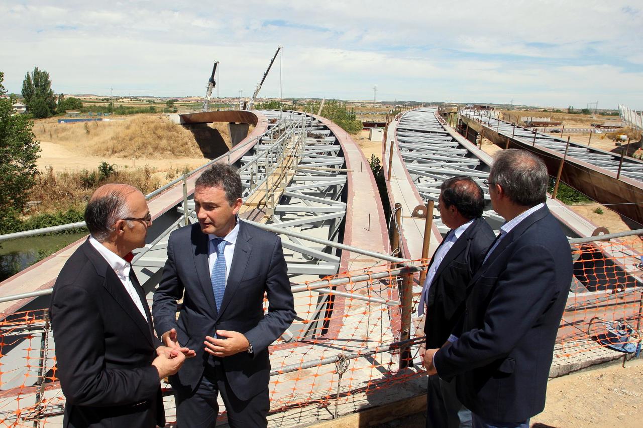 El director general de Carreteras del Ministerio de Fomento y el delegado del Gobierno en Castilla y León visitan las obras de ejecución de las autovías VA-30 y A-60