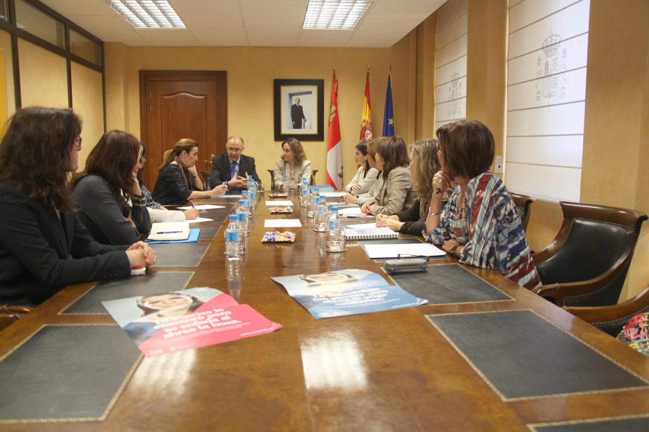 La delegada del Gobierno de España para la Violencia de Género mantiene una reunión de trabajo con las Unidades de Violencia de Género de las nueve provincias de Castilla y León