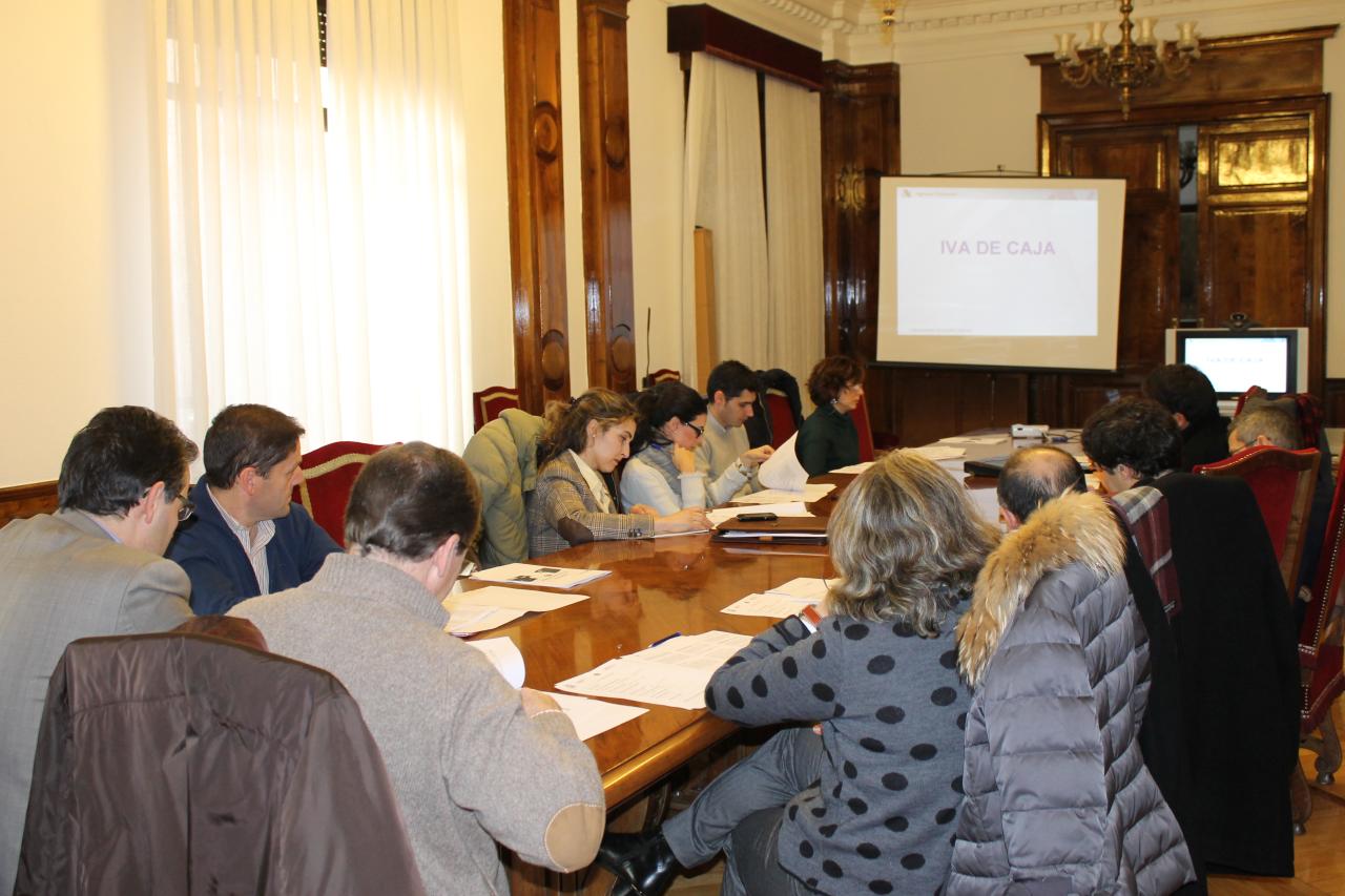 La Delegación del Gobierno en Castilla y León informa de la nueva modalidad IVA de Caja, a la que pueden optar pymes y autónomos, una de las medidas de la Ley de Emprendedores