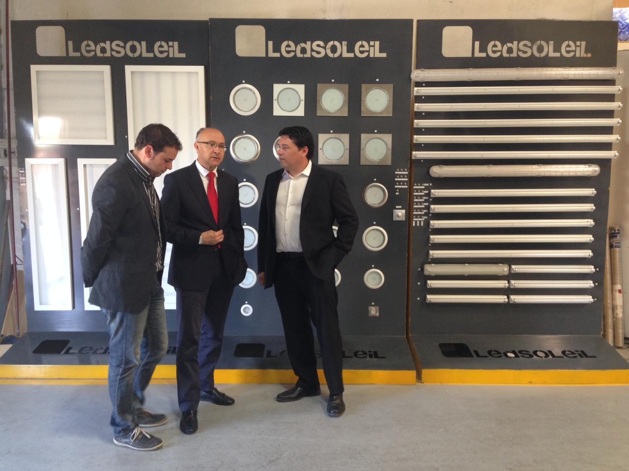El delegado del Gobierno en Castilla y León visita en Toro las instalaciones de la empresa Ledsoleil