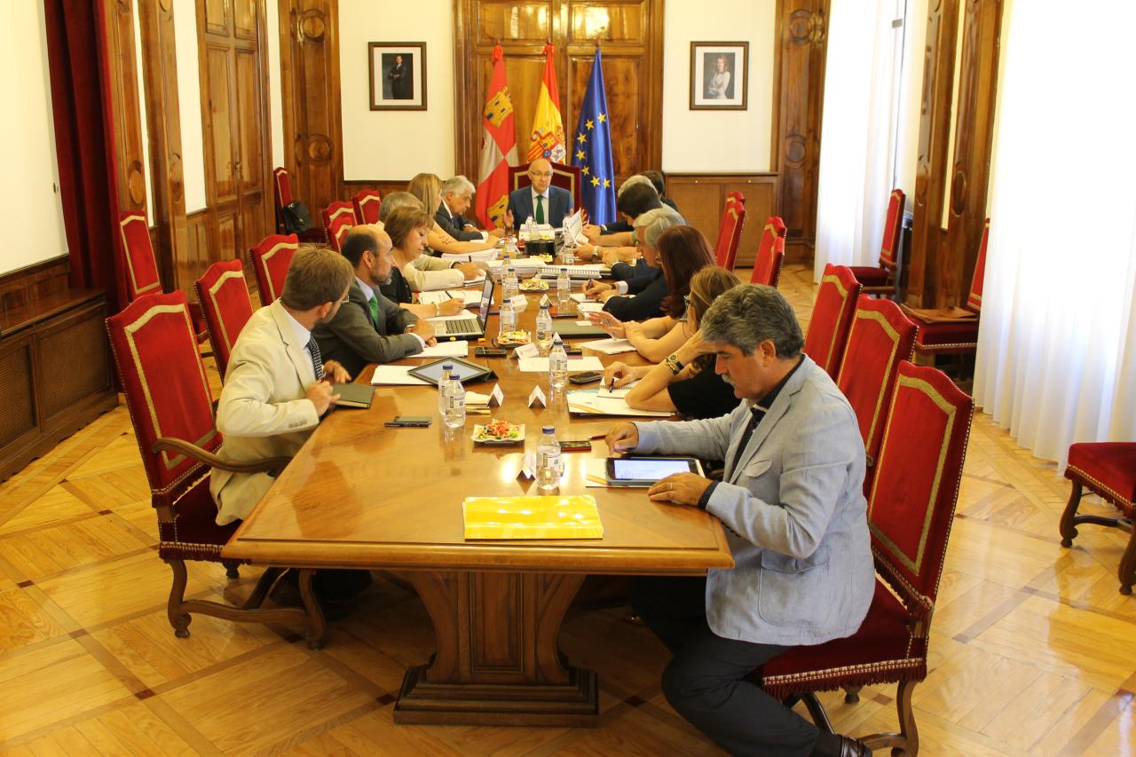 Siete de cada diez contribuyentes de Castilla y León (en torno a 914.000) tendrán una bajada media de impuestos del 23,5% con la nueva reforma fiscal del Gobierno