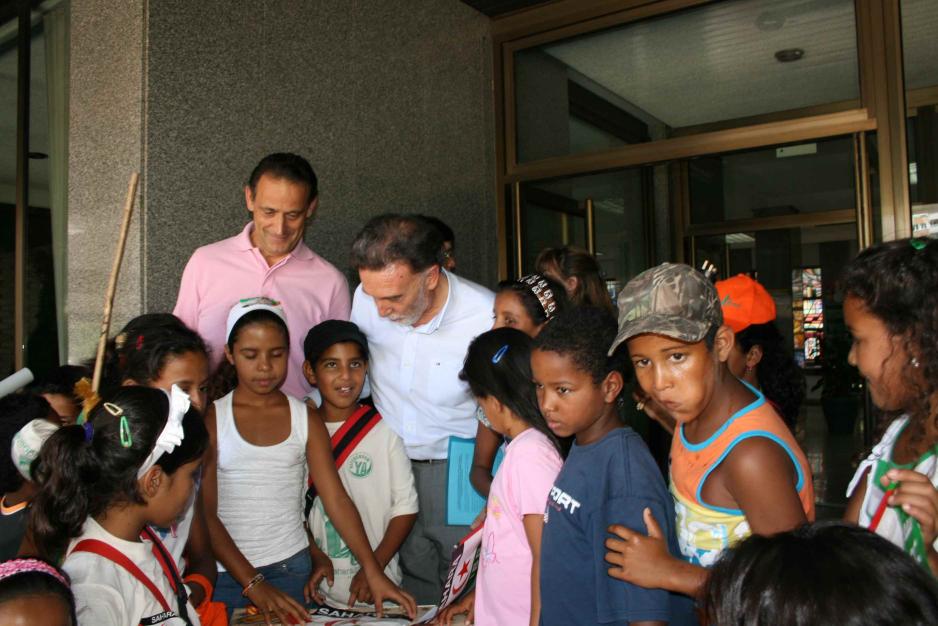El delegado del Gobierno ha recibido este mediodía a niños saharauis que pasan el verano en Castilla y León 