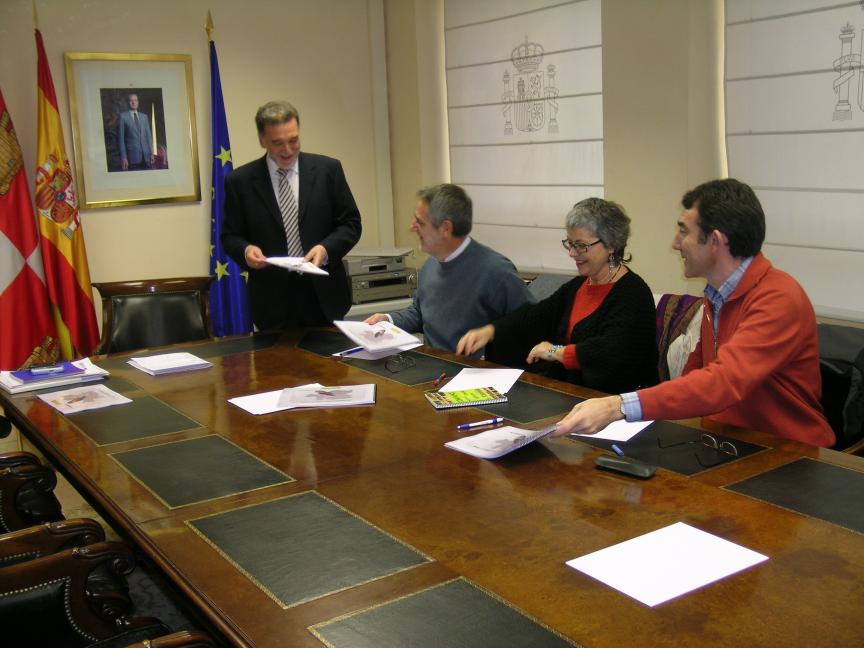 El delegado del Gobierno explicó a los sindicatos y a la Cámara de Contratistas la marcha de la obra pública en Castilla y León 