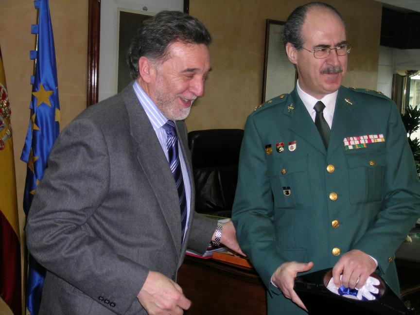 El delegado del Gobierno recibió al general Santos Ferreiro, que se incorpora como nuevo jefe de la 12 Zona de la Guardia Civil