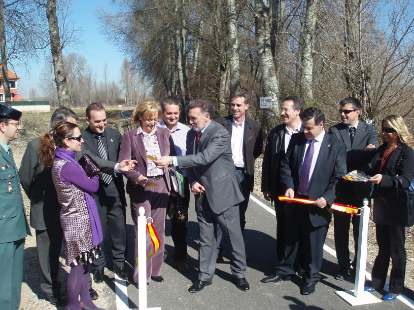 El delegado del Gobierno ha inaugurado este mediodía el carril bici ‘Ribera del Torío’ de Villaquilambre (León)