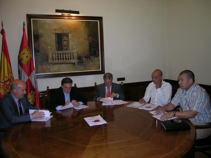 Alejo analiza en Salamanca las actuaciones del Gobierno durante 2009 y la incidencia de las medidas generadoras de empleo