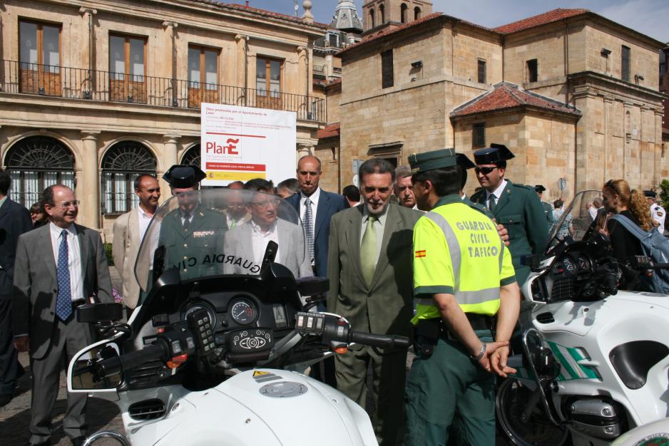 El delegado del Gobierno ha presidido esta mañana en León los actos conmemorativos del 50 Aniversario de la DGT y la Guardia Civil de Tráfico