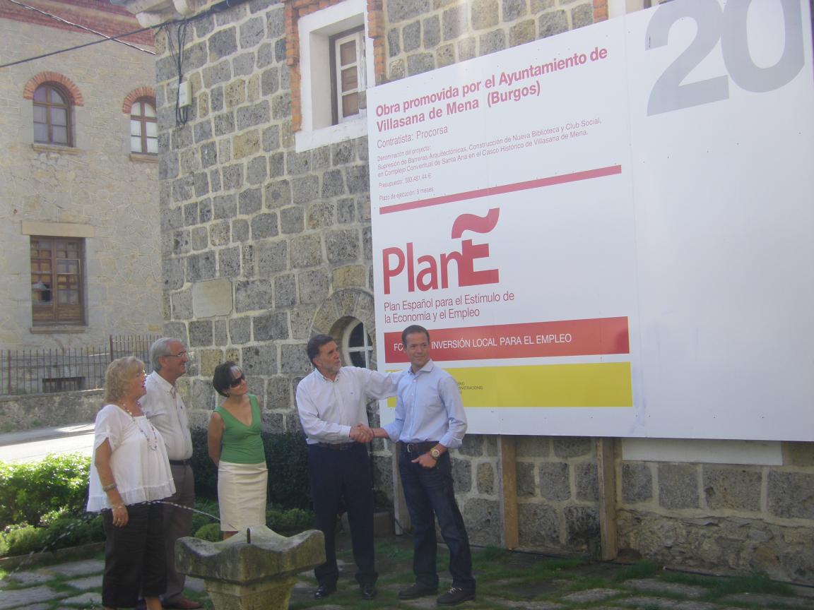 El delegado del Gobierno visita en Villasana de Mena las obras financiadas con cargo al Fondo de Inversión Local