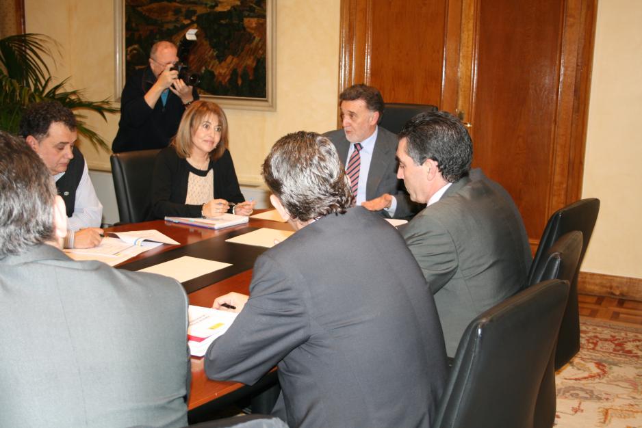 Alejo presidió la Comisión de Asistencia que analizó las previsiones para 2010  y se reunió con los representantes sociales zamoranos