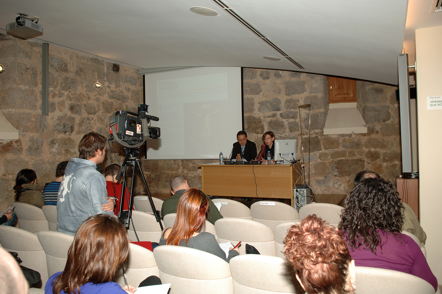 El subdelegado  del Gobierno en Valladolid y la directora del Museo Nacional Colegio de San Gregorio presentaron la programación del centro