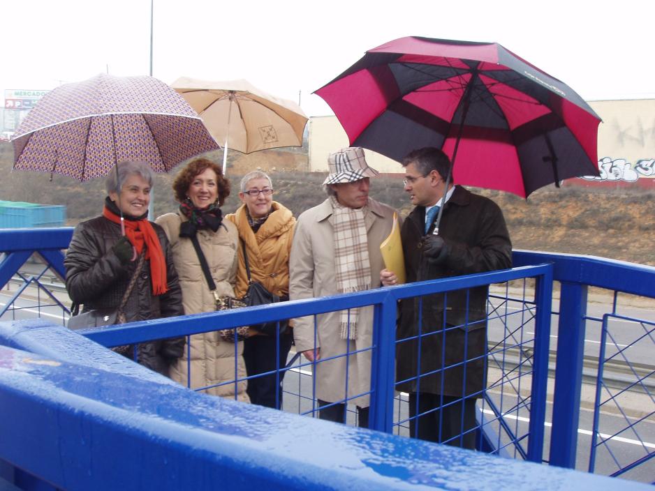 El subdelegado del Gobierno en León asiste a la puesta en servicio de la pasarela para peregrinos en la N-601