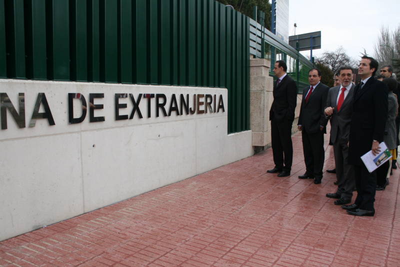 El delegado del Gobierno, acompañado por el director general de Coordinación de la Administración Territorial, inauguró esta mañana la nueva Oficina de Extranjería de Valladolid