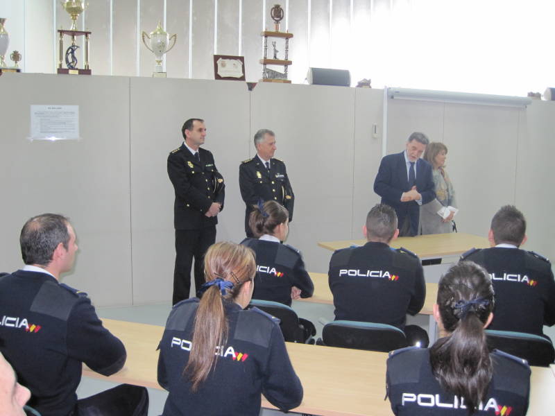 El delegado del Gobierno ha recibido a los nuevos policías que se incorporan a la Comisaría de Zamora