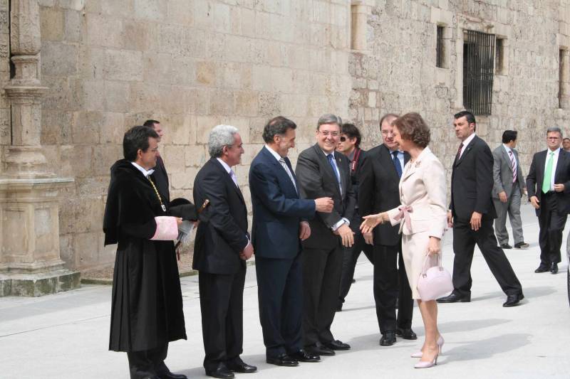 El delegado del Gobierno  asiste a la investidura de Honoris Causa de los co-directores de Atapuerca bajo la presidencia de S.M. La Reina