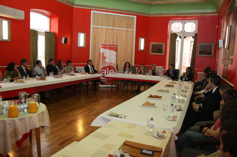 El delegado del Gobierno participa en el III Desayuno Empresarial de AJE Zamora 