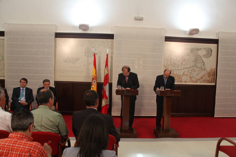 El Ministerio del Interior y la Junta de Castilla y León suscriben un convenio para integrar a la Guardia Civil y a la Policía Nacional en el sistema telemático del Servicio de Emergencias 112 