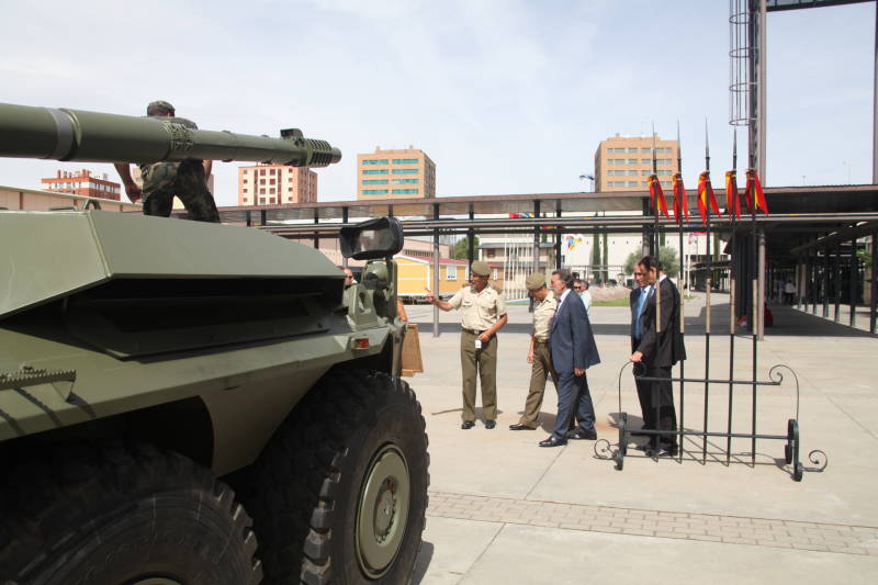 El delegado del Gobierno visita los stand de la CHD y del Ministerio de Defensa ubicados en la Feria de Muestras de Valladolid 