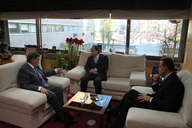 Alejo recibe al embajador de Japón en España, Fumiaki Takahashi <br/><br/>