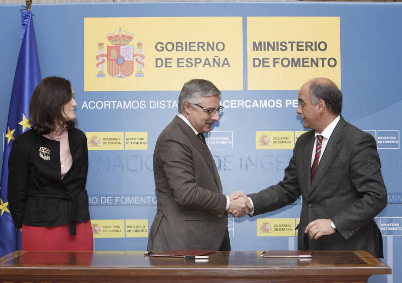 José Blanco firma el convenio para la restauración de la Muralla de Ávila