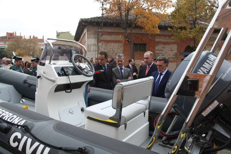 El Secretario de Estado de Seguridad del Ministerio del Interior preside en Valladolid el acto de entrega de vehículos y embarcaciones de la CHD al Seprona de la Guardia Civil
