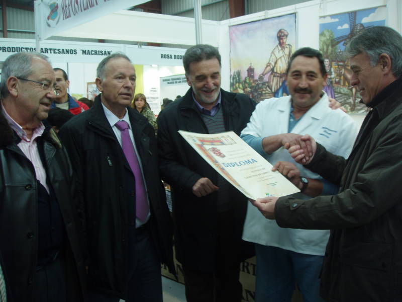 El delegado del Gobierno asiste a la XX Feria de la Cecina de chivo en Vegacervera, León