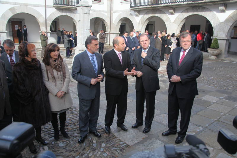 El delegado del Gobierno asiste a la inauguración de la Casa Consistorial de Pola de Gordón