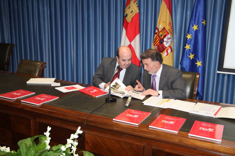  
<br/>Zarrías y Alejo han presentado el libro “Impacto territorial del Fondo Estatal de Inversión Local” que detalla la inversión desarrollada en Castilla y León 