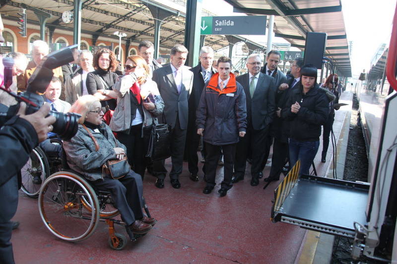 Todos los trenes de Renfe serán accesibles para personas con algún tipo de discapacidad antes de 2020