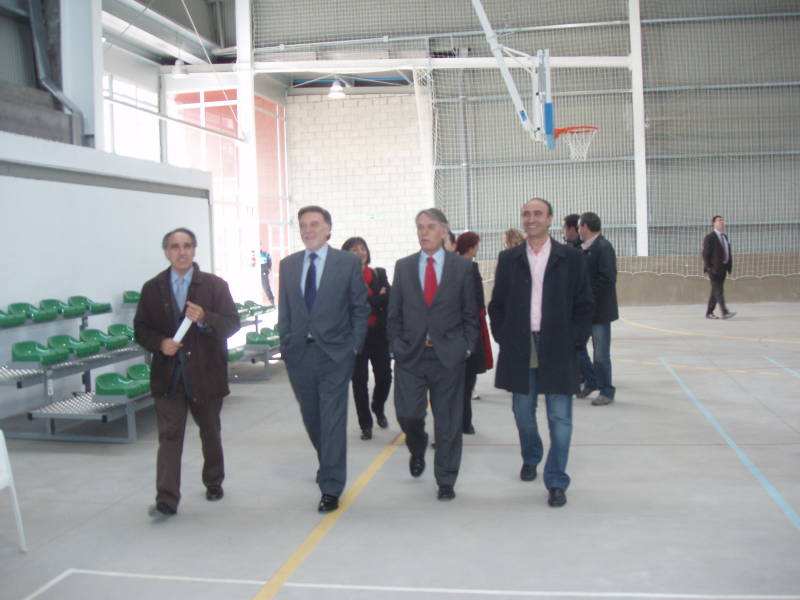 Alejo y el alcalde de Astorga visitan las obras de ampliación del polideportivo, financiadas por el Gobierno de España