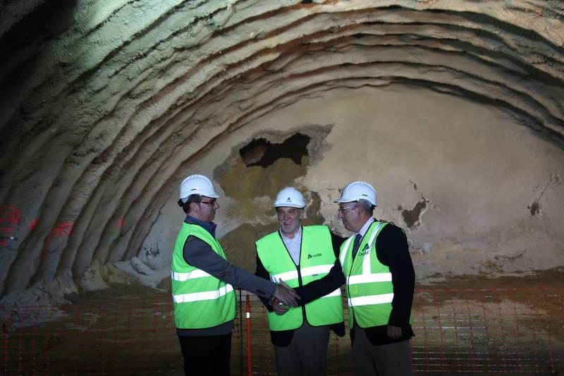 El delegado del Gobierno en Castilla y León asiste a la perforación del túnel de El Almendro en Reinoso de Cerrato (Palencia)