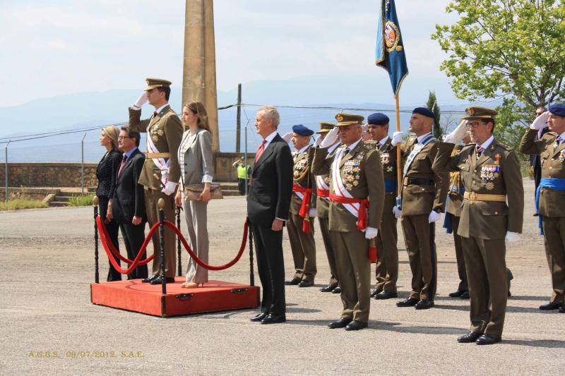 Los Príncipes de Asturias presiden la entrega de despachos a los sargentos de la XXXVII Promoción de la Academia General Básica de Suboficiales en Talarn