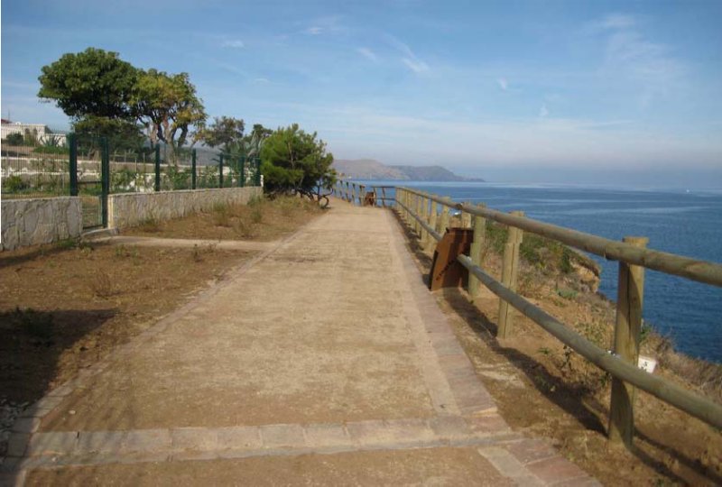 El Ministerio de Medio Ambiente y Medio Rural y Marino ha adjudicado, por más de un millón
de euros, las obras del camino de ronda en Port de la Selva (fases 3y 4), en Girona
