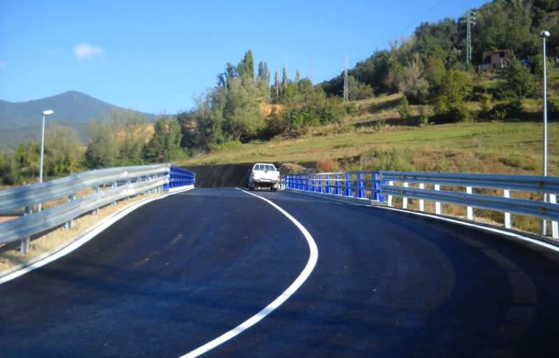 Hoy se ha abierto al tráfico el nuevo puente que une el barrio del Serrat de la Capella con el centro de la Seu d’Urgell 