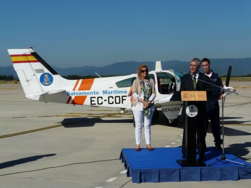 El secretario de Estado de Transportes presenta en Girona el avión 'serviola Un' de Salvamento Marítimo