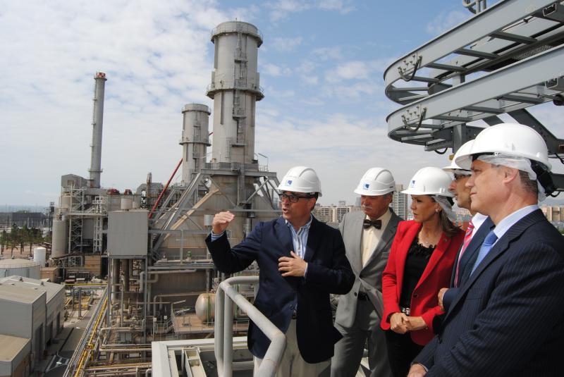 La Delegada del Govern subratlla la importància estratègica del sector energètic durant una visita a la central de Cicle Combinat Besòs