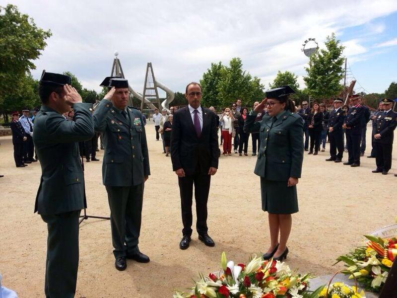 Ablanedo homenajea en Sabadell a los policías víctimas del terrorismo