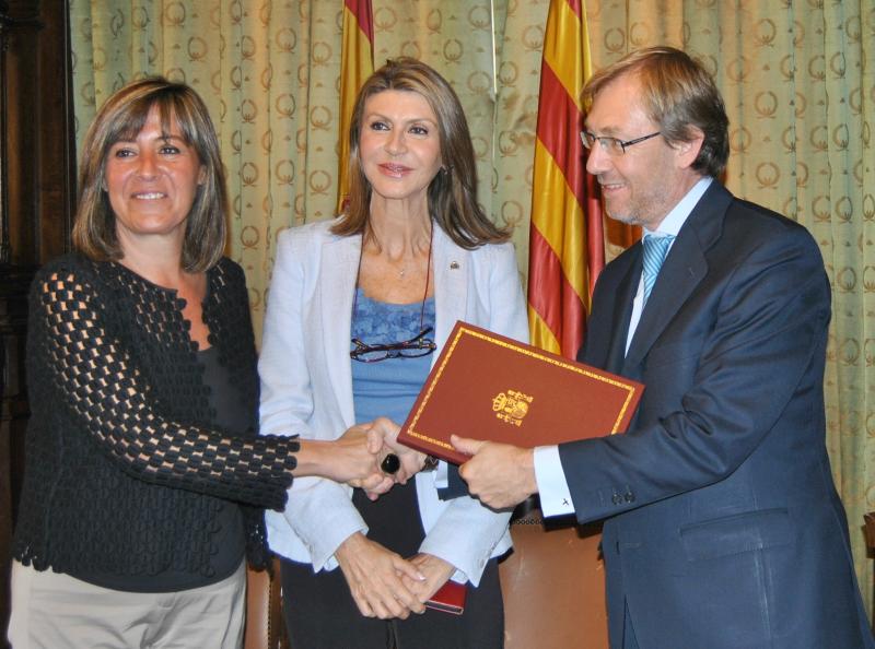 Foment subscriu un conveni per rehabilitar diversos barris de l'Hospitalet de Llobregat per import de 3 M€