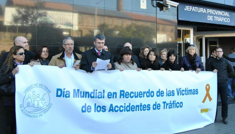 La Jefatura Provincial de Tráfico de Barcelona guarda un minuto de silencio en memoria de las víctimas de accidentes  