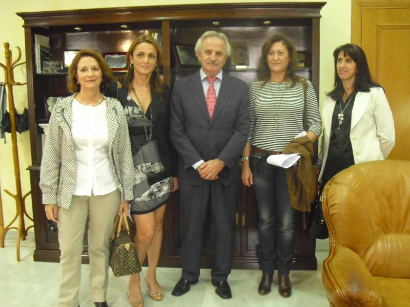 Fernández Chacón se reúne con la Asociación de Matronas de Ceuta