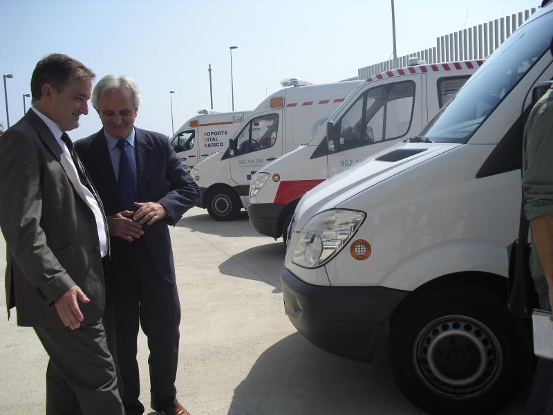 El Delegado del Gobierno y el Director Territorial presentaron las nuevas ambulancias del Área Sanitaria de Ceuta