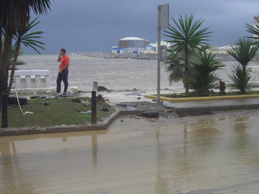 La playa de Benítez fue la más azotada por las inundaciones y el temporal de levante