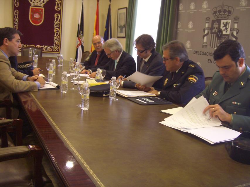 Imagen de los asistentes a la reunión de la Junta Local de Seguridad