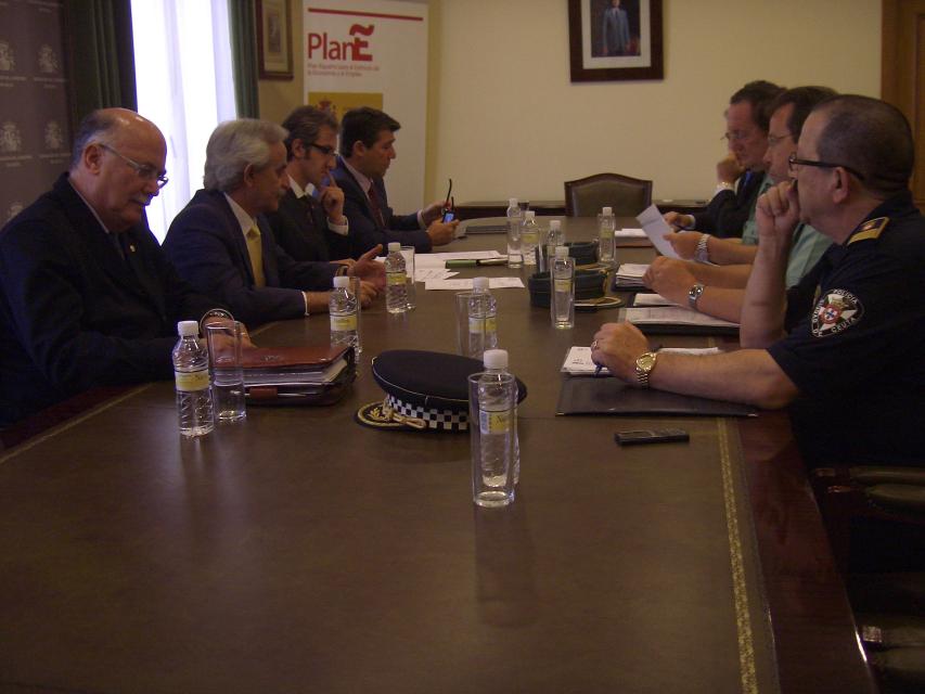 Imagen de la reunión mantenida en esta Delegación del Gobierno