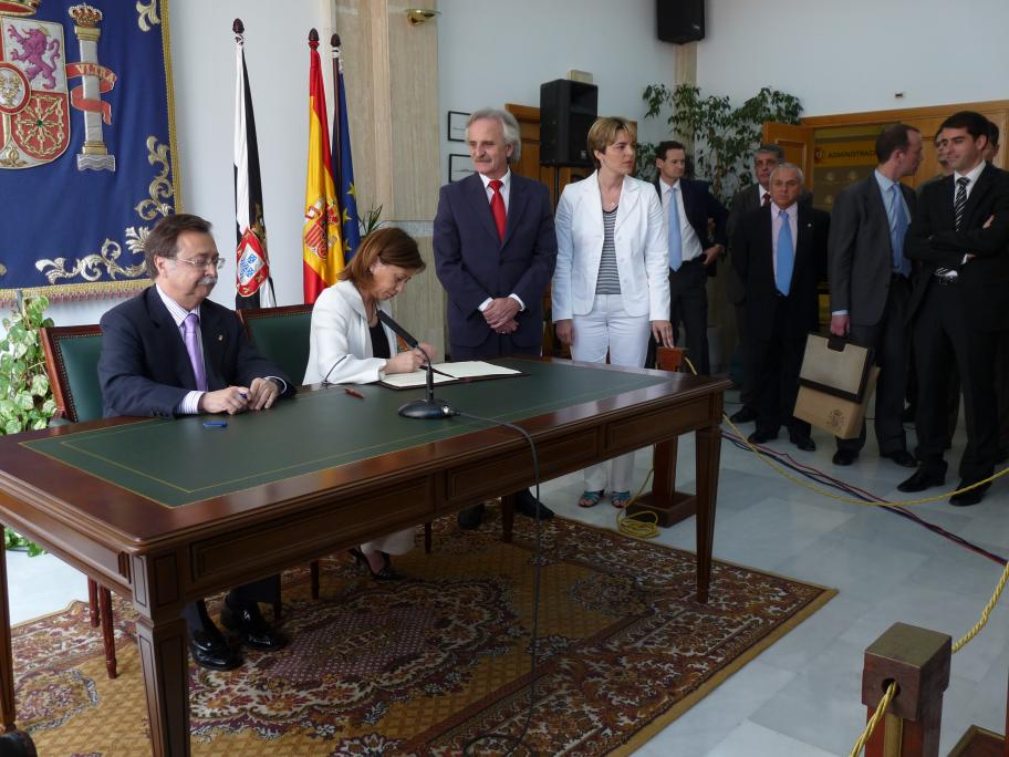 Firma del protocolo en la Delegación del Gobierno